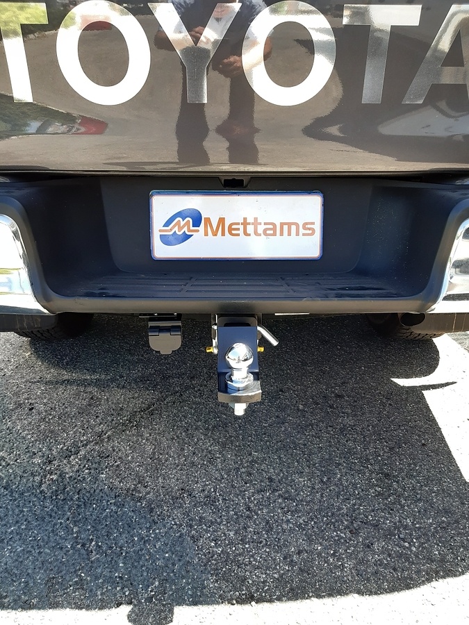 Toyota HiLux 2wd 4wd With OEM Towbar (SR5 GUN GGN Only) (Inc WLT030) 10-15 - On CLASS 4 TOWBAR
