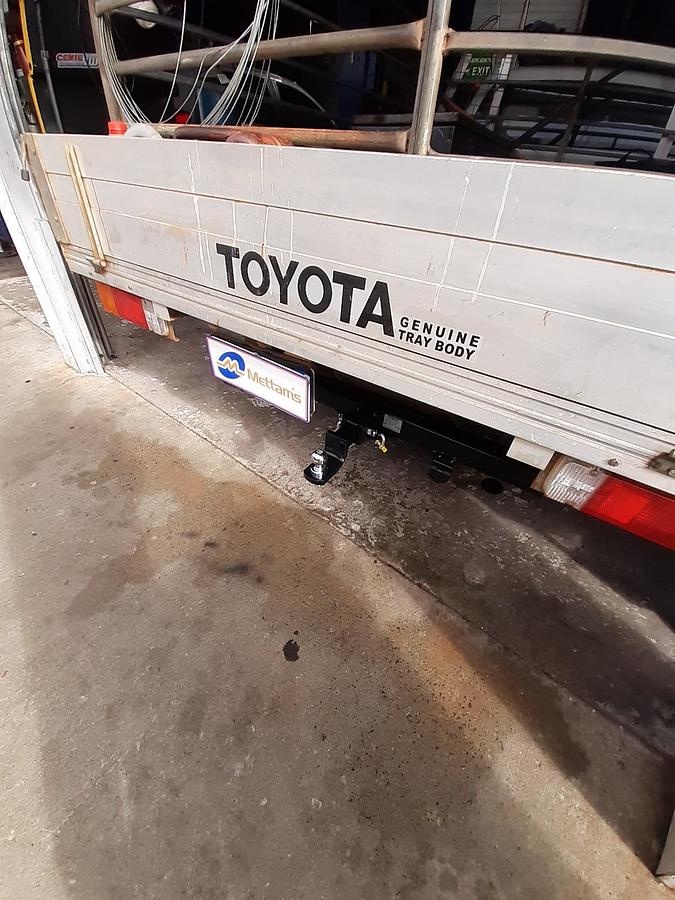 Toyota HiLux 2wd Ute & Cab Chassis (No Step) 04-05 - 09-15 CLASS 4 TOWBAR
