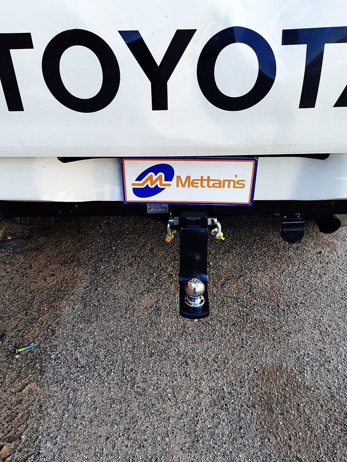 Toyota HiLux 4wd Ute & Cab Chassis (No Step) 04-05 - 09-15 CLASS 4 TOWBAR